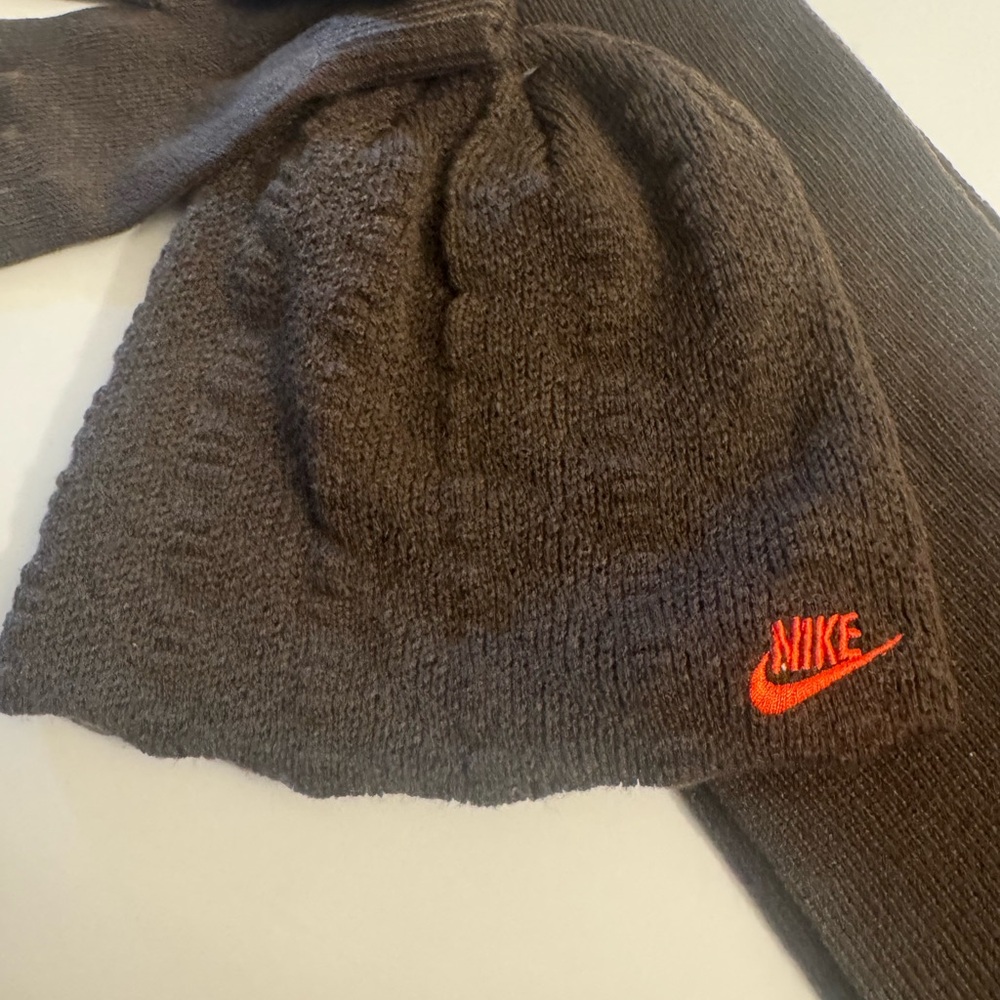 Nike Brown Knit Gloves, Scarf and hat with Subtle Branding - Picture 3 of 6